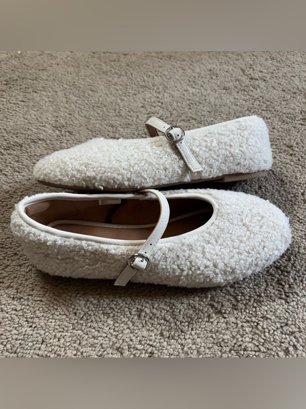 Women’s Cream flat